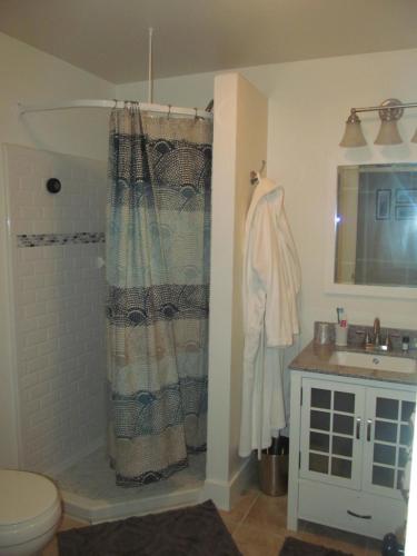 Ванна кімната в 13 Hills Bed & Breakfast