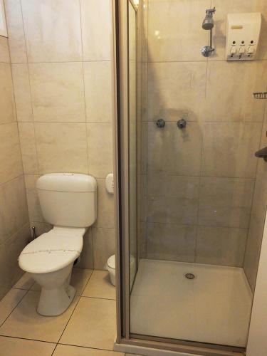 Un baño de Edinburgh Motor Inn