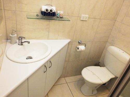 Un baño de Edinburgh Motor Inn
