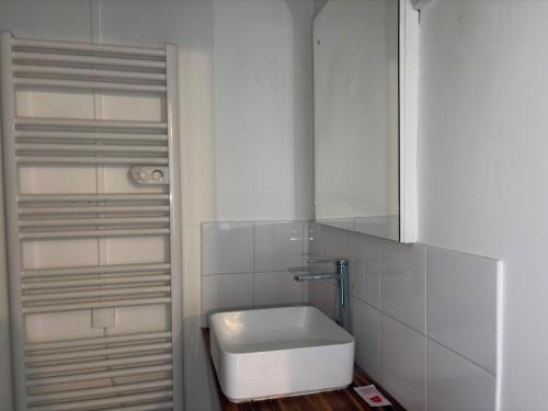 Le studio Aigle - proche quais rive droite - 249