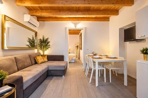 Aura Milanese Milano