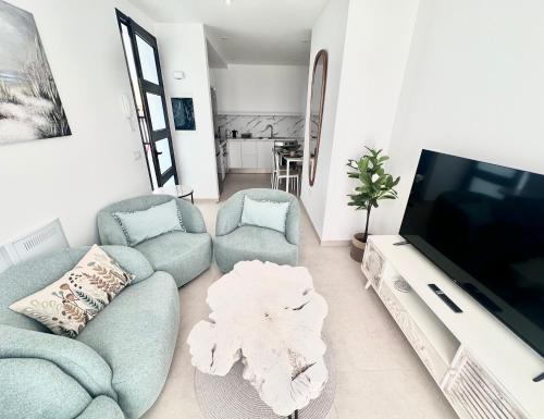 Lombok, top floor, terrace, 2 bedrooms and 2 bathrooms