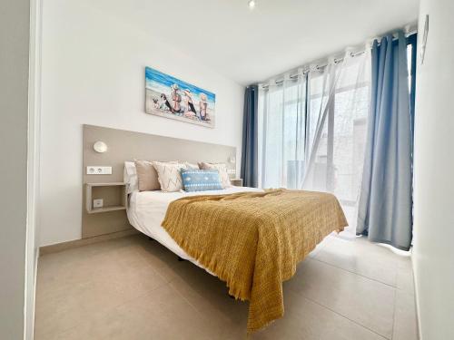 Lombok, top floor, terrace, 2 bedrooms and 2 bathrooms