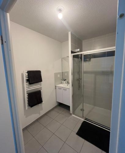 Appartement moderne - terrasse - parking gratuit