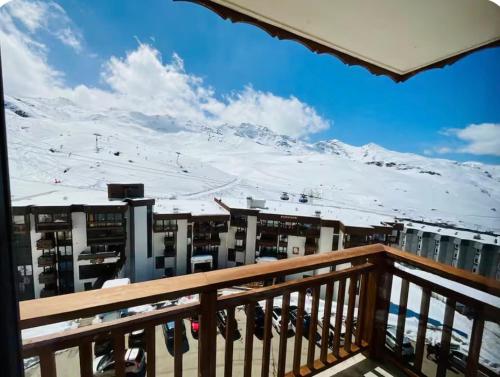 Ski in-and-out flat with mountain view stunning!!