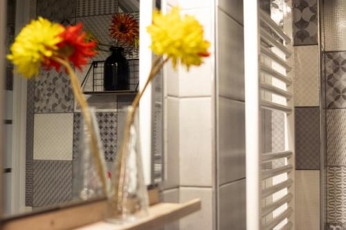 Elenis stylish studio with wooden design