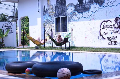 Bazén v ubytování Pool Party Hostel nebo v jeho okolí