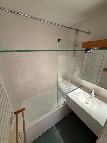 Appartement 6 personnes Skis aux pieds Piscine chauffée La Plagne Bellecôte