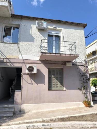 Grandma's Premium Stay, Fiber, near Piraeus Port