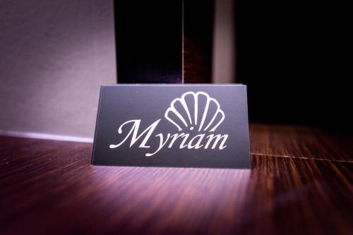 Myriam Spa & Luxury Suitesに飾ってある許可証、賞状、看板またはその他の書類