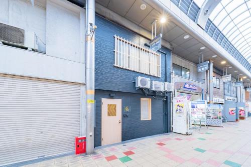 風 広々リビング ベッド13台 短期 長期滞在オススメ 駅近 中心地からのアクセス抜群 一棟貸切