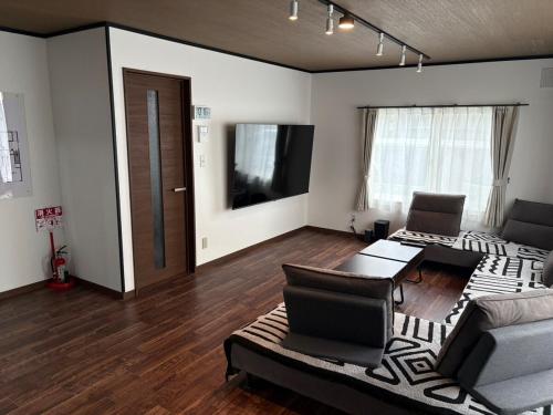 NewOpen 札幌中心部まで10分 好立地の一棟貸切り-S-beds-9台-駐車場2台有り-ゲストハウスR