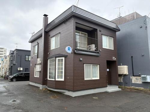 NewOpen 札幌中心部まで10分 好立地の一棟貸切り-S-beds-9台-駐車場2台有り-ゲストハウスR