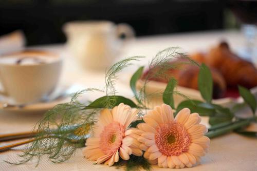 a bouquet of flowers sitting on top of a table at Hotel Costabella in San Zeno di Montagna