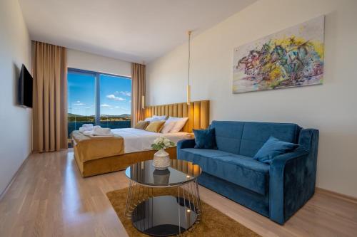 Villa Ramarin with infinity heated pool, jacuzzi and sauna by the sea in Rogoznica