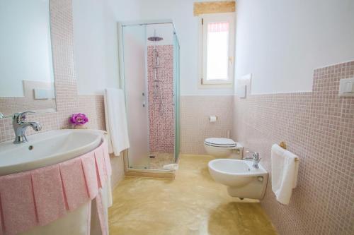 Un baño de Blue and Blue
