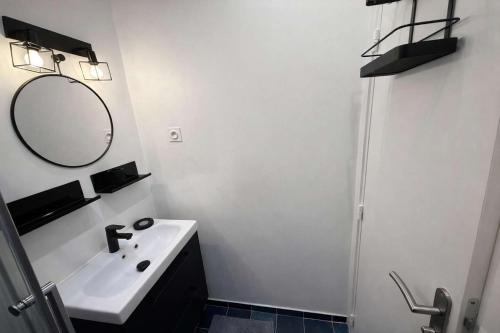 Paris 3eme Studio Renove Emplacement Ideal - 2P
