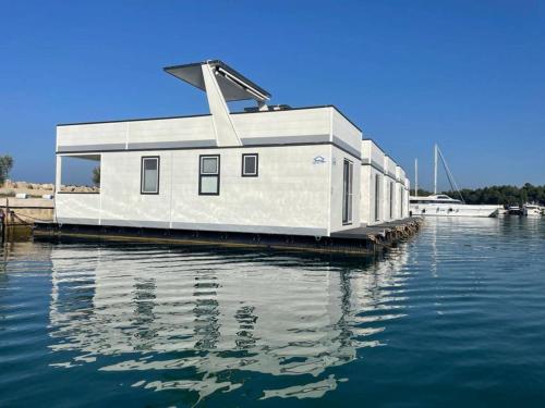 Stylish houseboat by the sea in Novigrad