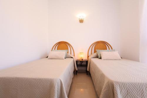 AE7 - Townhouse for 5 with Private Garage and Year-Round Pool - Terrace and AC