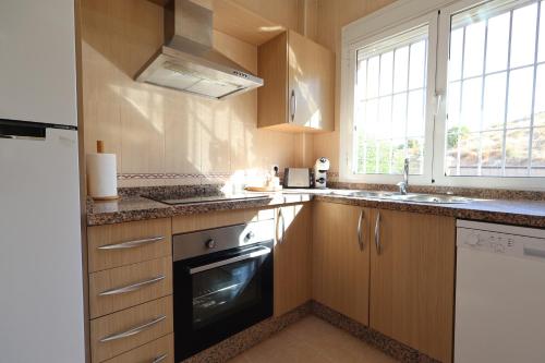 AE7 - Townhouse for 5 with Private Garage and Year-Round Pool - Terrace and AC