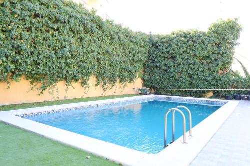 AE7 - Townhouse for 5 with Private Garage and Year-Round Pool - Terrace and AC