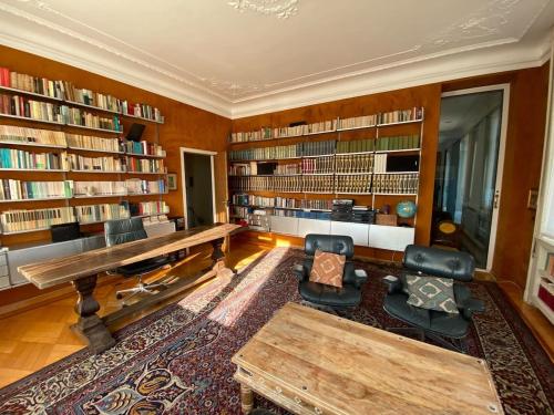 Luxurious and spacious central residence near the metro