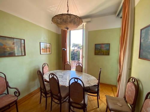 Luxurious and spacious central residence near the metro