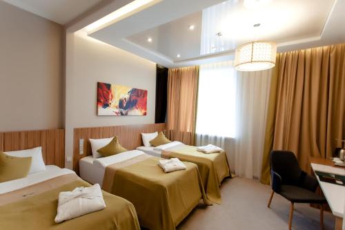 Säng eller sängar i ett rum på Mildom Premium Hotel