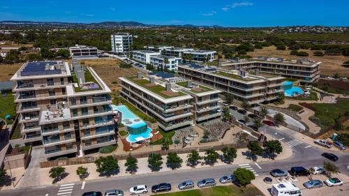 Horizon 407 - 2-Bedroom, Ocean View, Pool, garage