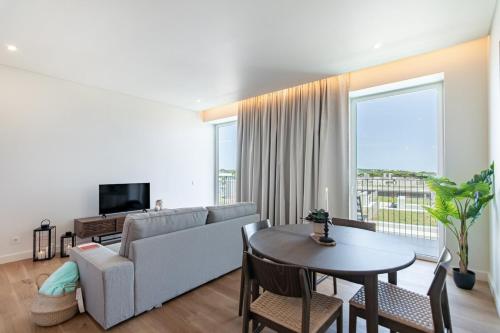 Horizon 407 - 2-Bedroom, Ocean View, Pool, garage