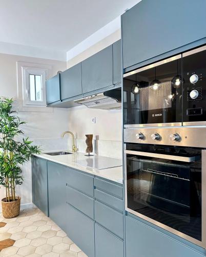 Elegant 2BR 6P steps from Champs Elysees