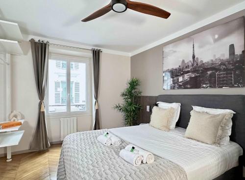 Elegant 2BR 6P steps from Champs Elysees
