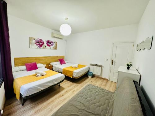 Rooms in Madrid Downtown