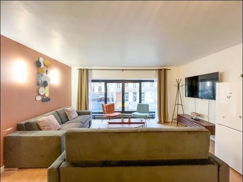 Parisian Elegance Stunning 3-Bedroom Apartment in Opéra