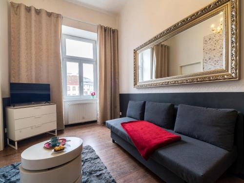 Apartment for 4 near Augarten, Donaukanal & U4 & U2 Metro
