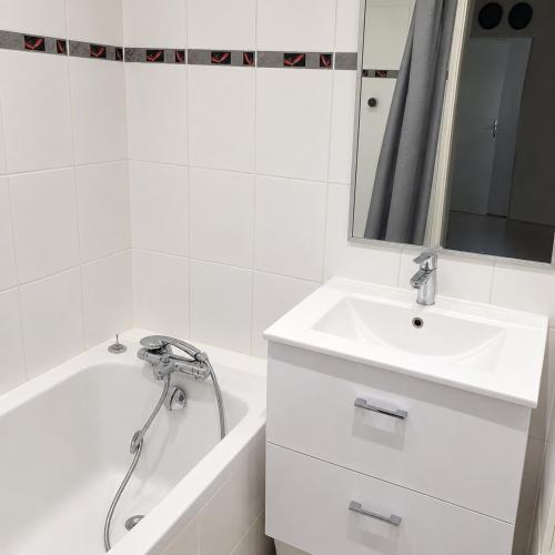 Quiet apartment near the station and city center