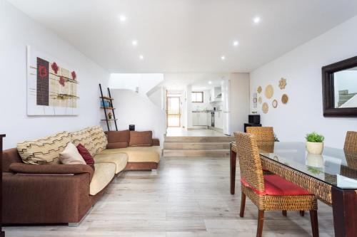 SUNSET LUXURY VILLA in PARQUE SANTIAGO 1