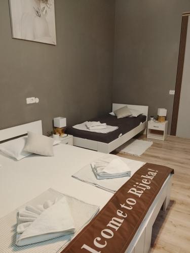 Peron 4-City & Station Stay