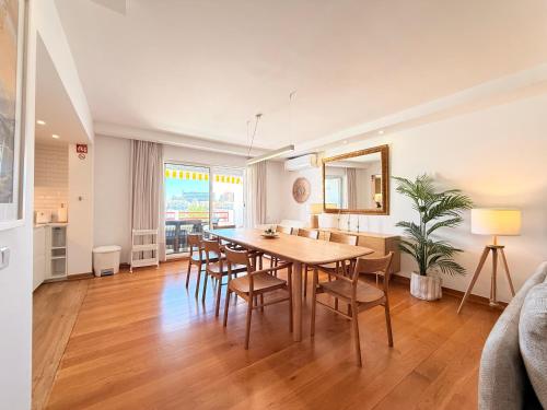 Home Out Luxury Marina Apartment - 2 Bedrooms Sea View