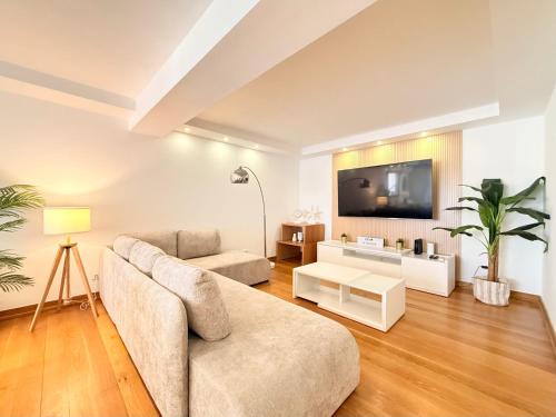 Home Out Luxury Marina Apartment - 2 Bedrooms Sea View