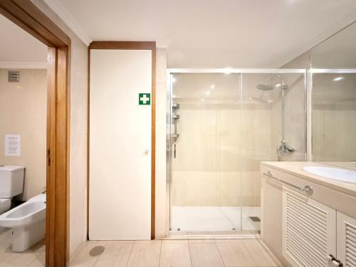 Home Out Luxury Marina Apartment - 2 Bedrooms Sea View