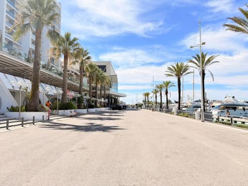 Home Out Luxury Marina Apartment - 2 Bedrooms Sea View