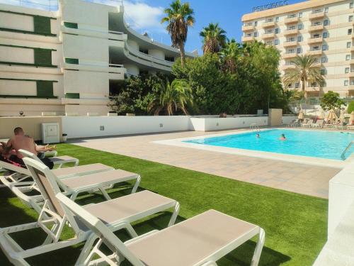 Luxury lounge HEATED pool