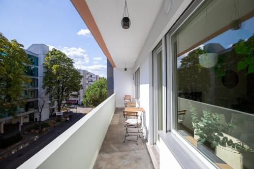 Urban Smart Living with balcony near Basel SBB & City Center - Special TRIO PICASSO 32 Apartment, up to 4 guests