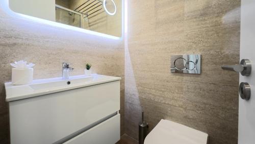 Lagos studio apartment with top location in town
