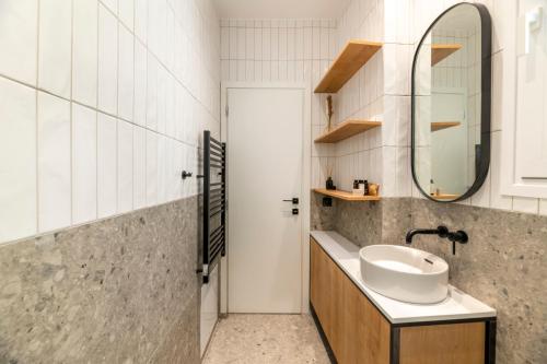 Athens Downtown Gem Nikiou 1BR Apartment by UPSTREET