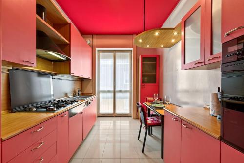 Elegant Milan Home AC & Wi-Fi City Life & Balcony