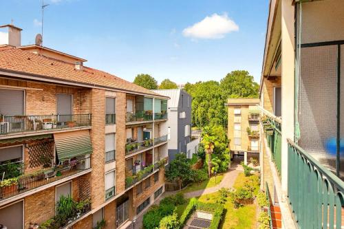 Elegant Milan Home AC & Wi-Fi City Life & Balcony