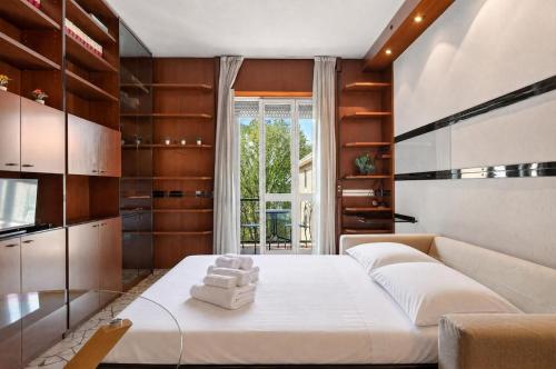 Elegant Milan Home AC & Wi-Fi City Life & Balcony