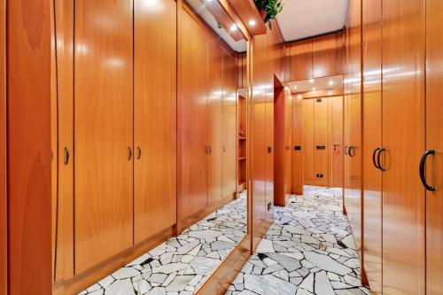 Elegant Milan Home AC & Wi-Fi City Life & Balcony